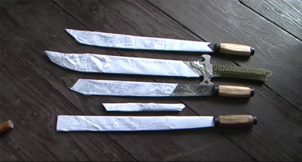 Công an TP Đà Lạt, tỉnh Lâm Đồng đã thu giữ 9 con dao và 1 túyp sắt mà 2 nhóm dùng để đánh nhau