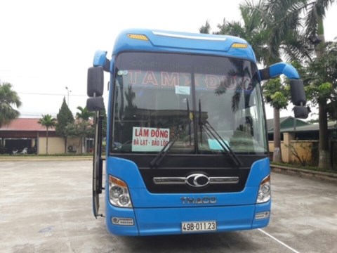 Chiếc xe 49B - 011.23 bị CSGT đưa về trụ sở CAH Phúc Thọ để xử lý