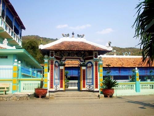 Di tích Nhà Lớn Long Sơn
