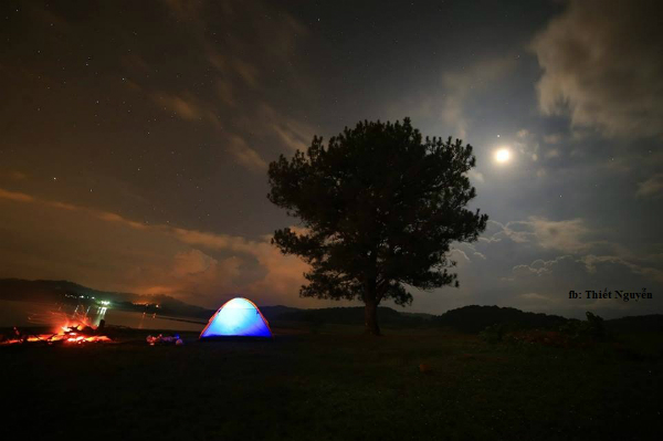Một đêm cắm trại ở đây để cảm nhận vẻ đẹp thơ mộng của khung cảnh thiên nhiên.
