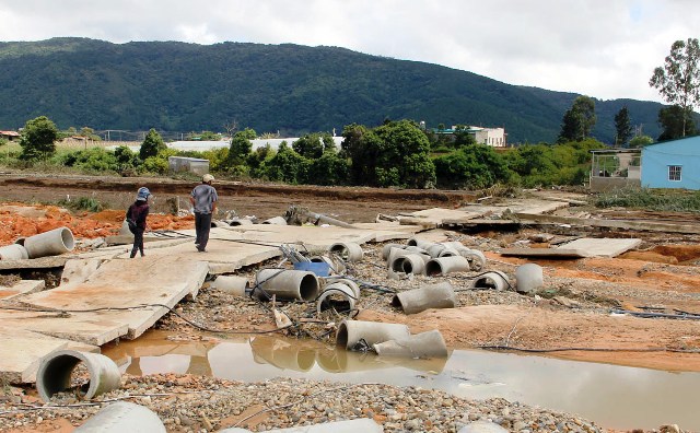 Đường liên thôn tại xã Lạc Xuân, Đơn Dương bị lũ làm hư hại.