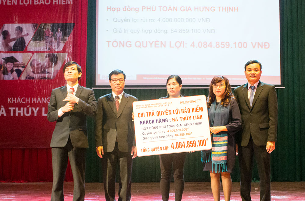 Prudential chi trả bảo hiểm cho gia đình doanh nhân Hà Thúy Linh