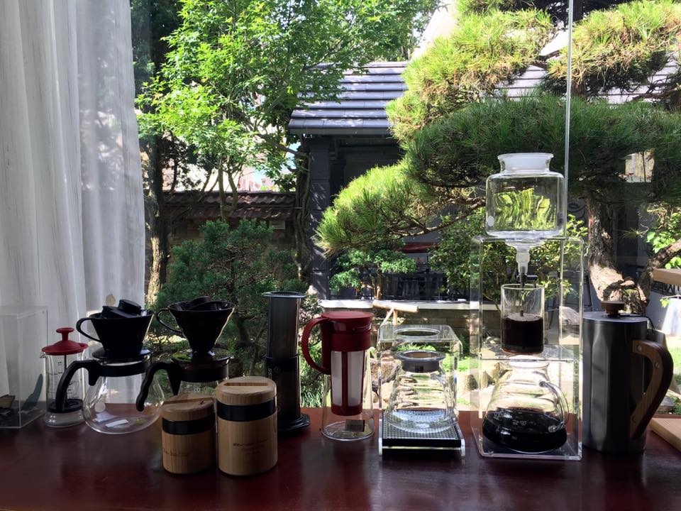 Đến với Zen Garden Coffee bạn không những tìm được một không gian tuyệt vời riêng cho mình mà còn được thưởng thức những tách cà phê sử dụng 100% cà phê Cầu Đất nổi tiếng, được chế biến theo công nghệ sạch và rang mộc. Ảnh: FB Zen Garden Coffee