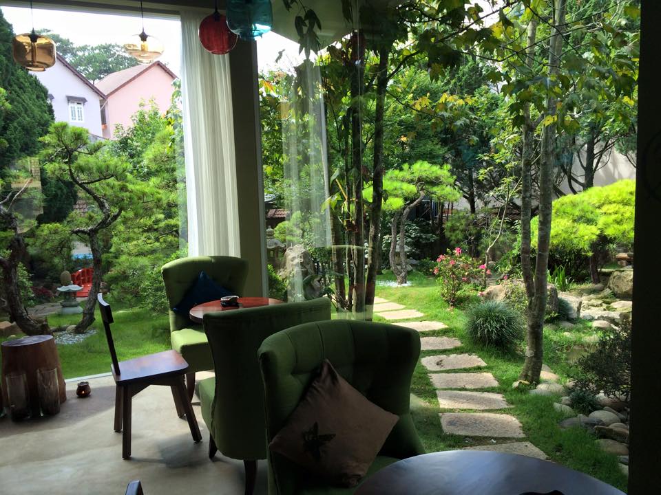 Cổng chính của Zen Garden Coffee tọa lạc tại 65 Trần Nhật Duật, P.5 TP. Đà Lạt và cổng phụ ở số 27 Trần Bình Trọng, P. 5. Ảnh: Nguyễn Thị Bích Ngọc