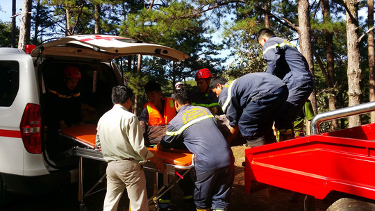 Lực lượng chức năng tìm thấy thi thể 2 nạn nhân tử nạn ở thác Hang Cọp