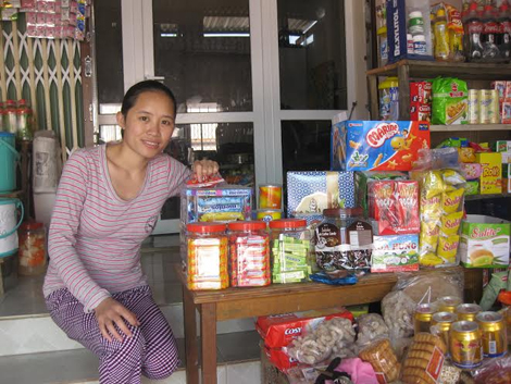 Chị Đào Thị Hiếu cũng bị lừa 3 hộp kẹo với giá 1,5 triệu đồng.