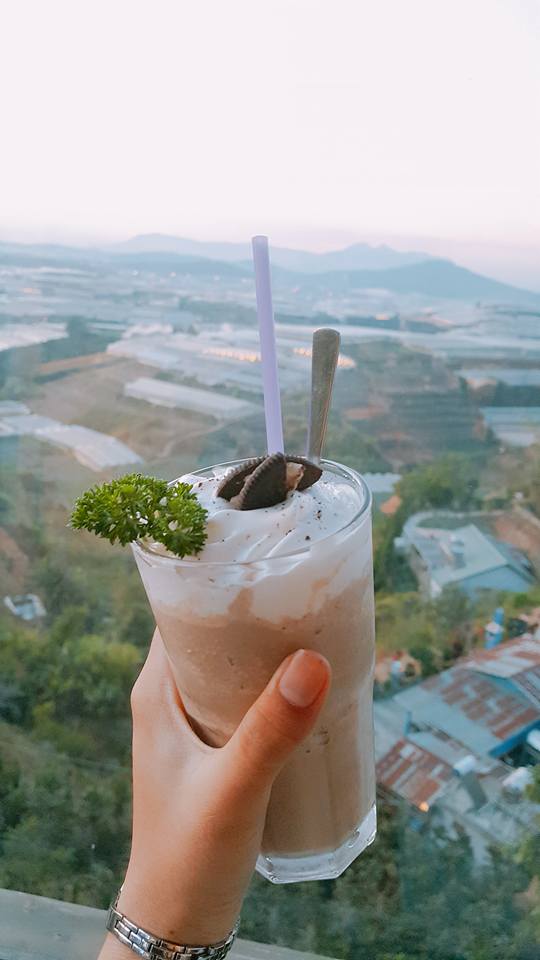 Uống cafe từ view cao nhất của Đà Lạt