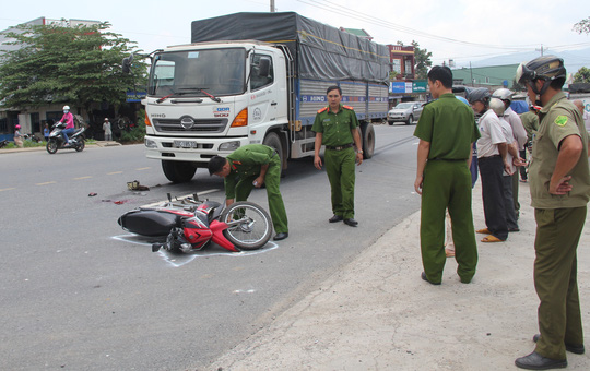 Hiện trường vụ tai nạn giao thông nghiêm trọng trên quốc lộ 20, xã Lộc Châu, TP Bảo Lộc.