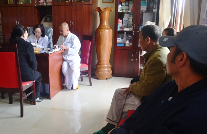 Bệnh nhân tới khám tại Tuệ tĩnh đường Linh Quang