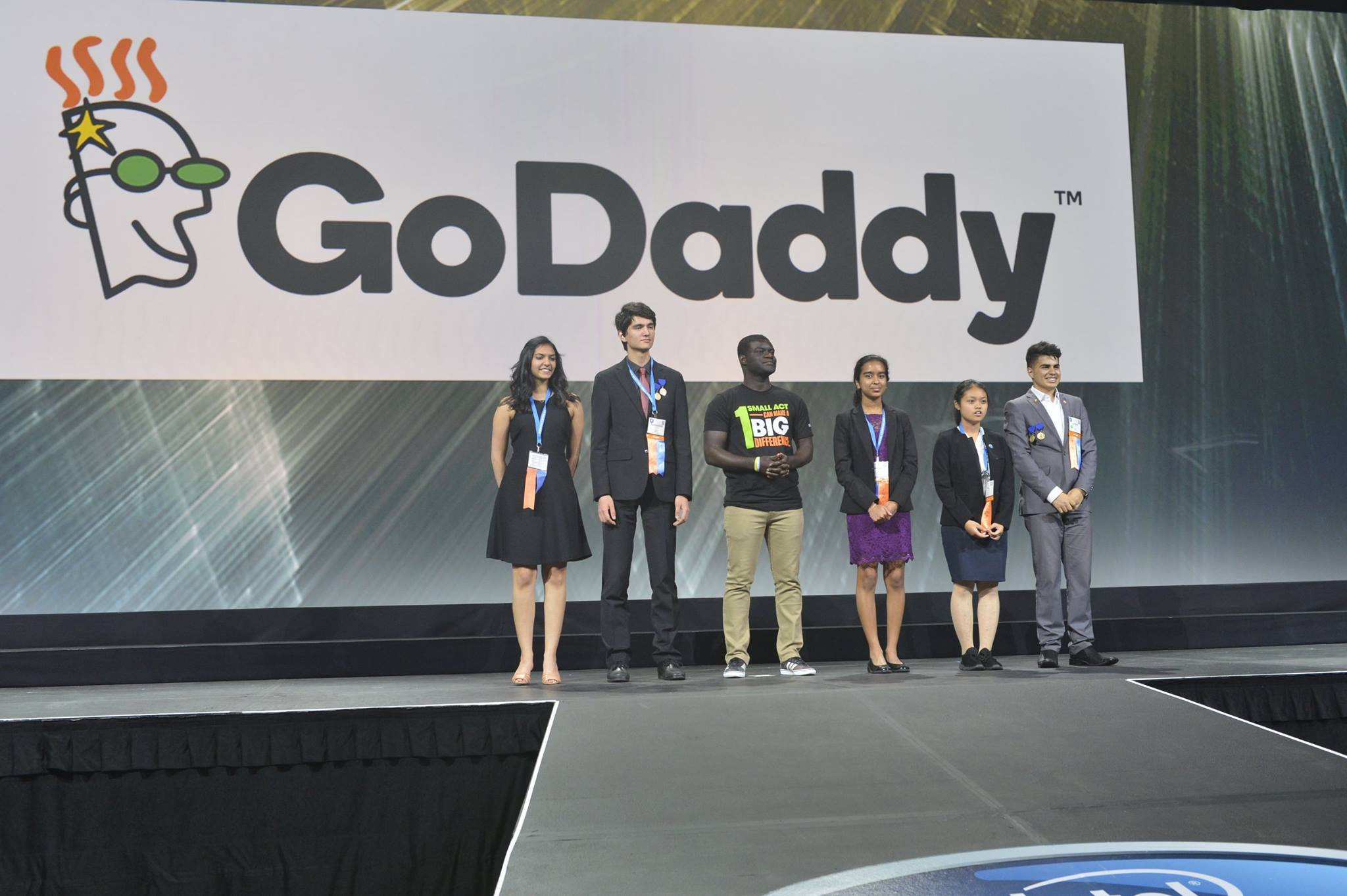 Trần Thị Anh Thư vinh dự nhận giải thưởng của GoDaddy