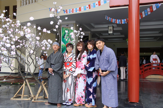 Sinh viên Đà Lạt hóa thân thành những chàng trai, cô gái người Nhật trong Lễ hội Văn hóa Nhật Bản