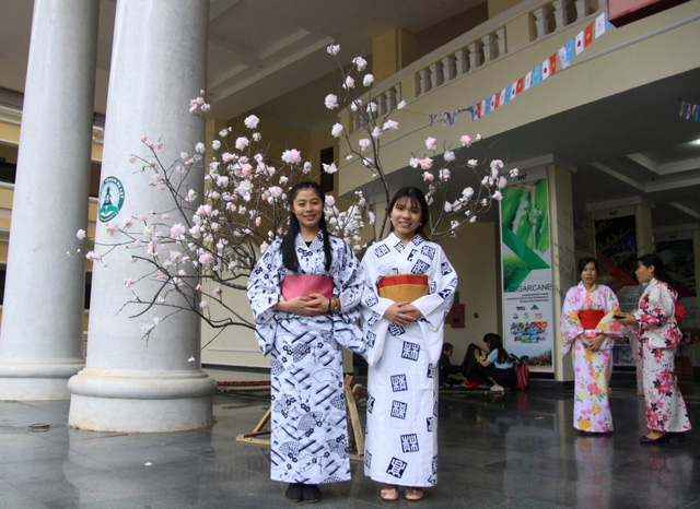 Những thiếu nữ duyên dáng trong trang phục truyền thống Nhật Bản