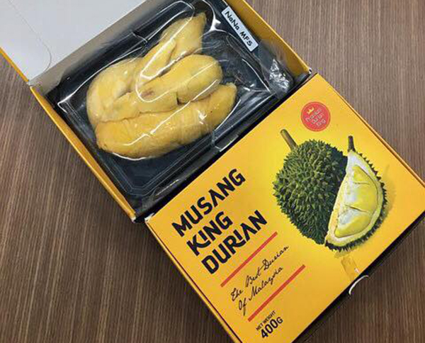 Sầu riêng Musang King được nhập về từ Malaysia được nhiều cửa hàng hoa quả nhập khẩu rao bán với mức giá 600.000 đồng/hộp 400gr.
