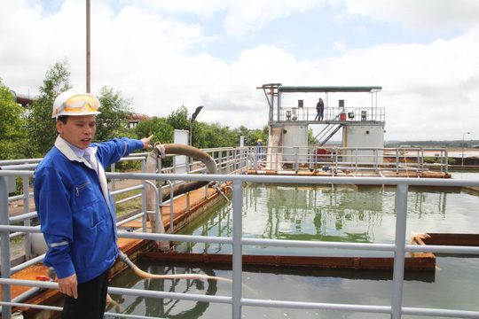 Ông Hà cho rằng nước xả ra môi trường đã qua trạm xử lý nước thải D-10 nên rất an toàn(?)